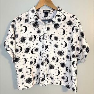 Hot Topic Cream Black Celestial Boxy Crop Button-Up Whimsy Witchy Goth  L